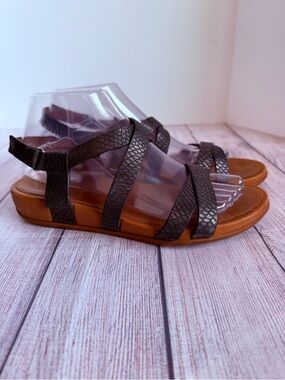 FitFlop Black Strappy Leather Sandals with Tan Footbed